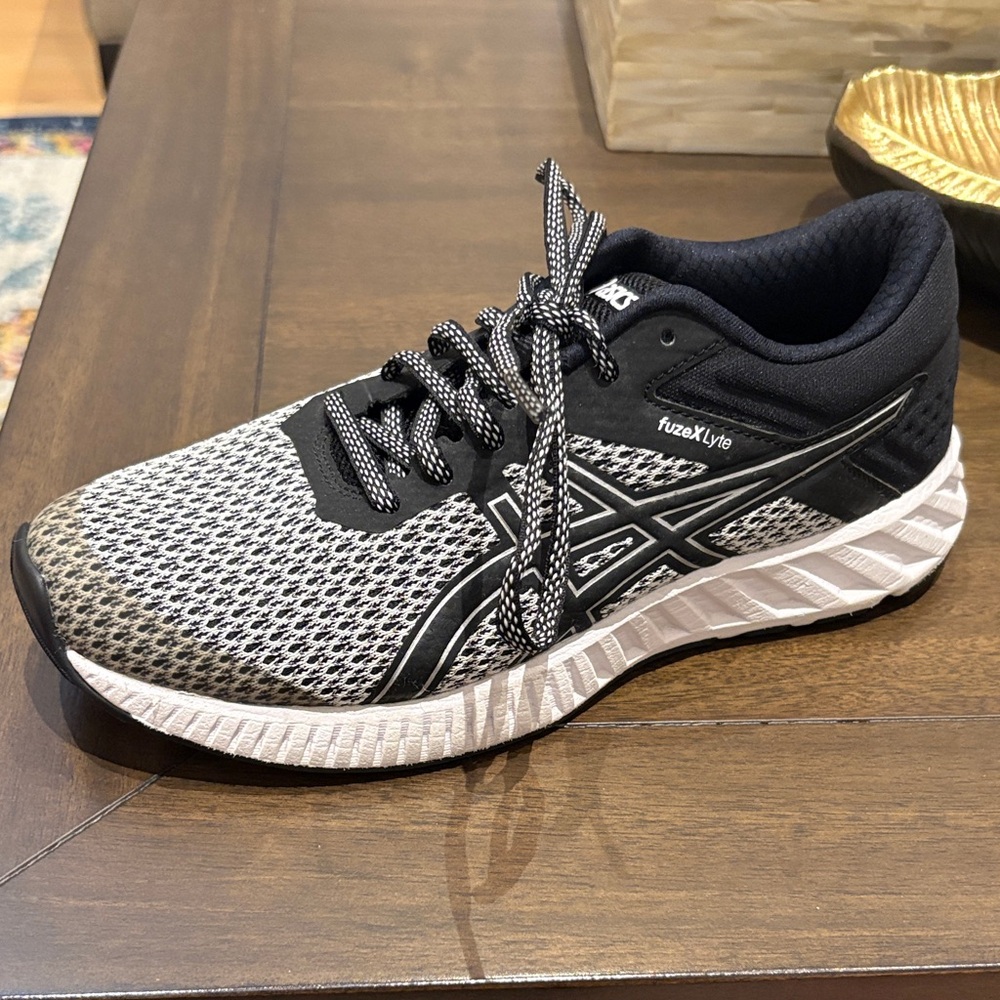 ASICS Men's Black and White Athletic Shoes
